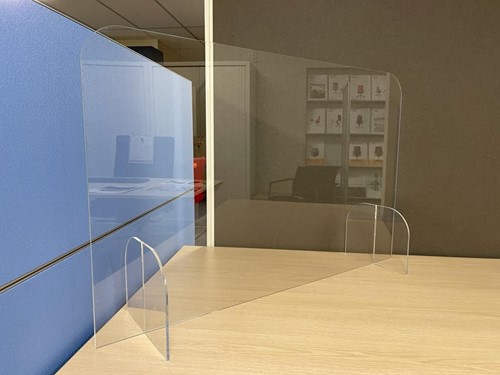 Preventiescherm  65x120x5mm staand op voetjes 