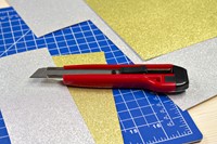 Snijmes Westcott Premium 18mm met metalen geleiding rood-2