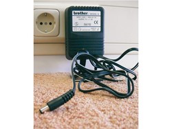 Brother adapter voor labelmaker