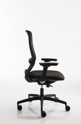 Bureaustoel LUXY model Pop rugleuning netbespanning, zitting gestoffeerd, inclusief 4D-verstelbare armleggers, geheel zwart, ACTIE-PRIJS-2