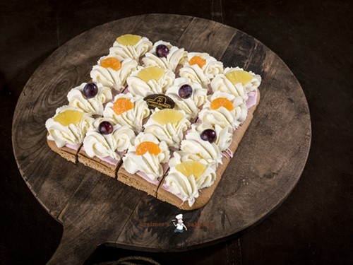 Gebak Oranjekoek slagroom 16 stukjes