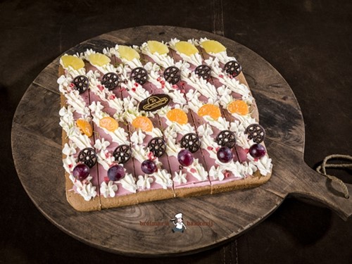 Gebak Oranjekoek slagroom 24 stukjes