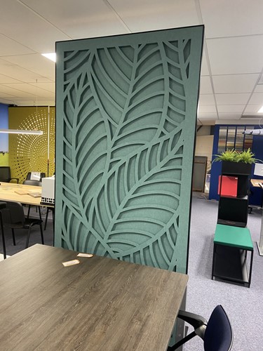roomdivider bij bureau