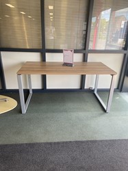Bureau Carre huislijn met O-poot - gebruikt