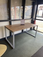 Bureau Carre huislijn met O-poot - gebruikt-2